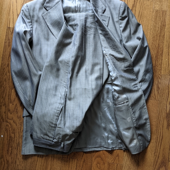 Versace suit - Picture 3 of 4